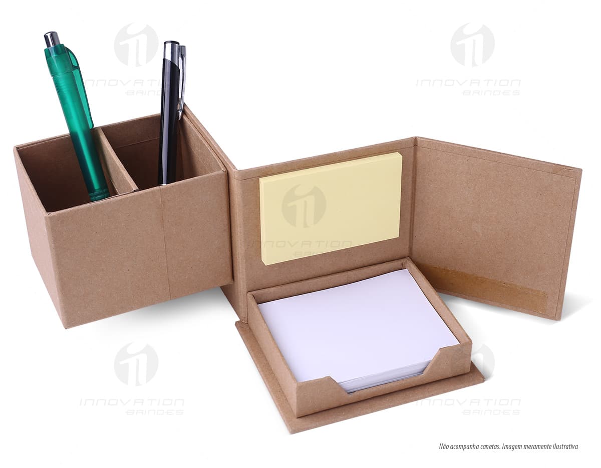 Kit com 6 porta copos em formato redondo, feitos de material resistente e com estampas coloridas de frutas. Kit com 6 porta copos em formato redondo, feitos de material resistente e com estampas coloridas de frutas.