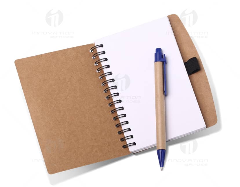 Kit com 6 porta copos em tons de azul e branco, com estampas de flores e folhas.