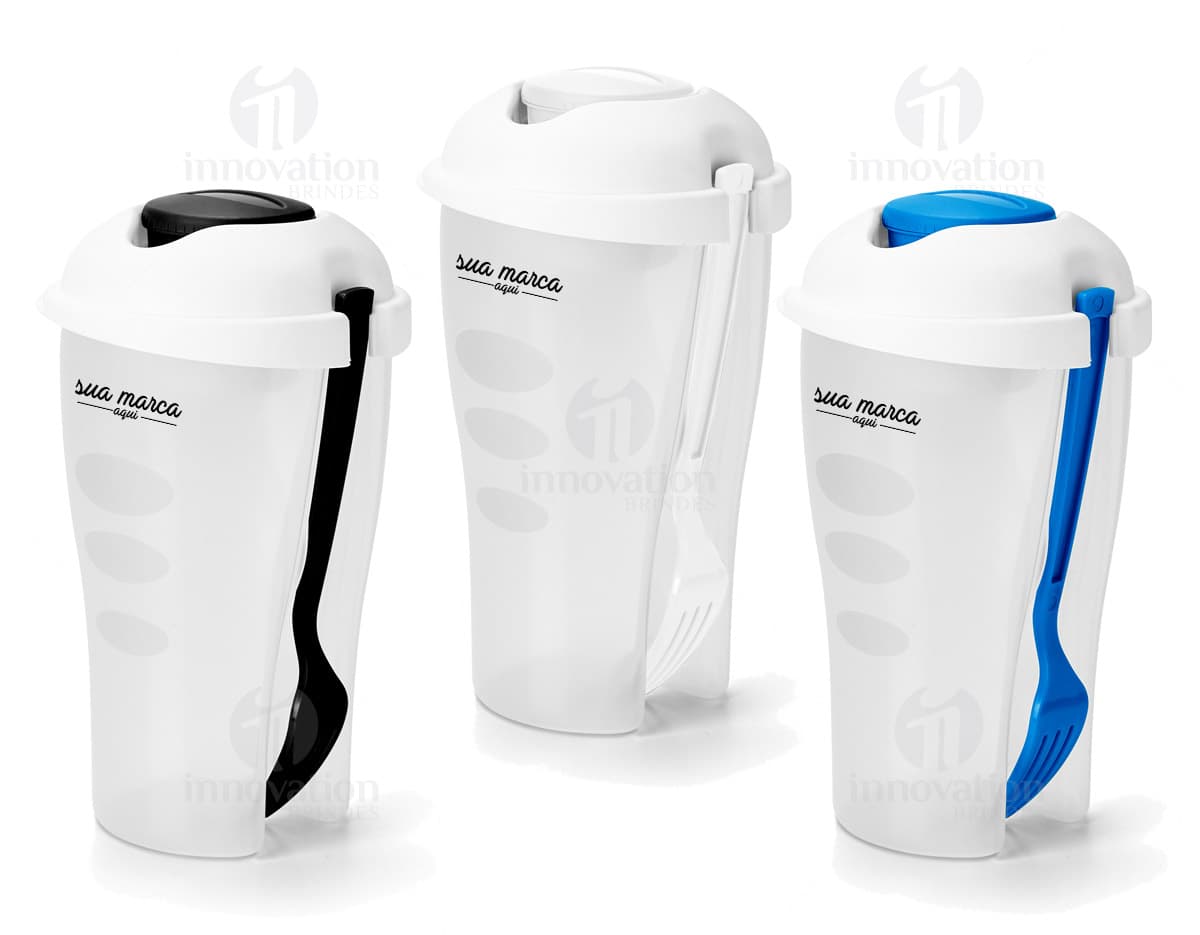 Kit com 6 porta copos em diferentes cores e formatos, dispostos em uma mesa de madeira. Kit com 6 porta copos em diferentes cores e formatos, dispostos em uma mesa de madeira.