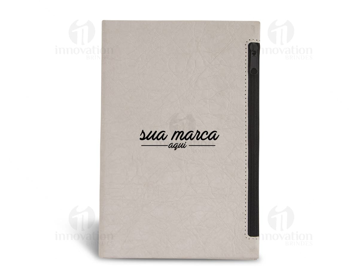 Porta copos de cerâmica em forma circular, com estampas coloridas de frutas e flores. Conjunto contém 6 unidades. Porta copos de cerâmica em forma circular, com estampas coloridas de frutas e flores. Conjunto contém 6 unidades.
