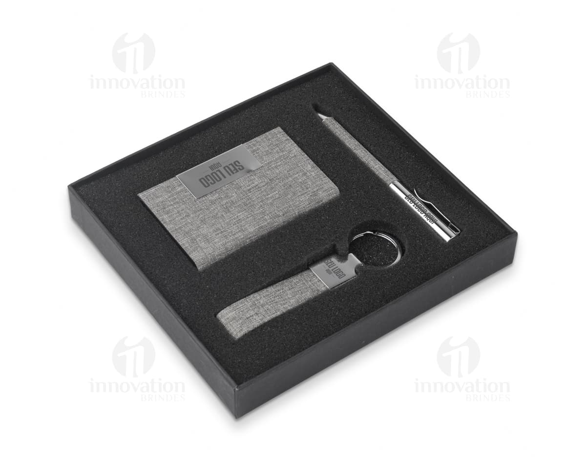 kit com 6 porta copos localizado em um fundo branco, sendo cada porta copo de uma cor diferente: amarelo, azul, verde, laranja, vermelho e roxo. Cada porta copo possui uma borda arredondada e um acabamento brilhante. kit com 6 porta copos localizado em um fundo branco, sendo cada porta copo de uma cor diferente: amarelo, azul, verde, laranja, vermelho e roxo. Cada porta copo possui uma borda arredondada e um acabamento brilhante.